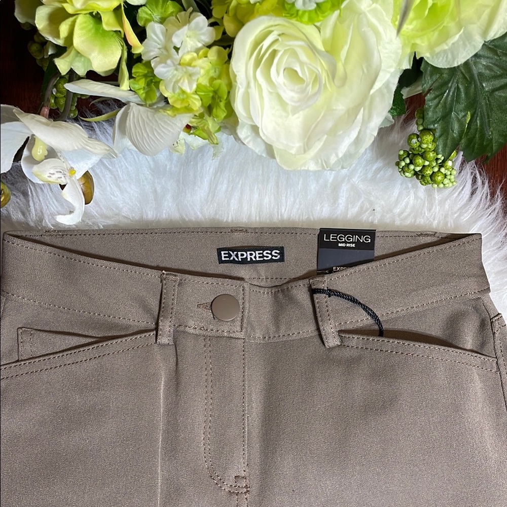 Express Mid Rise Leggings - Picture 5 of 12